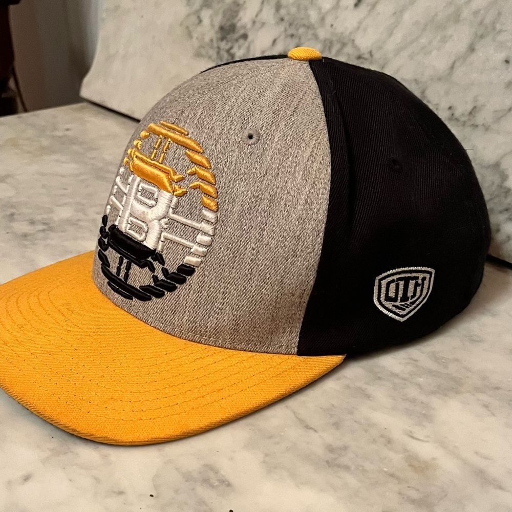 Boston Bruins Hockey Fitted Yellow and Gray Embroidered Cap